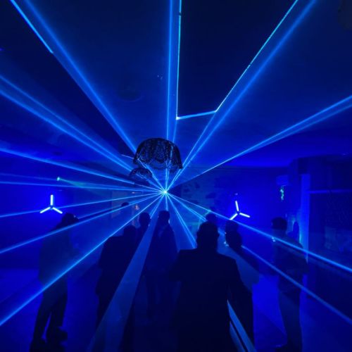 Ambiance lumineuse et soirée DJ