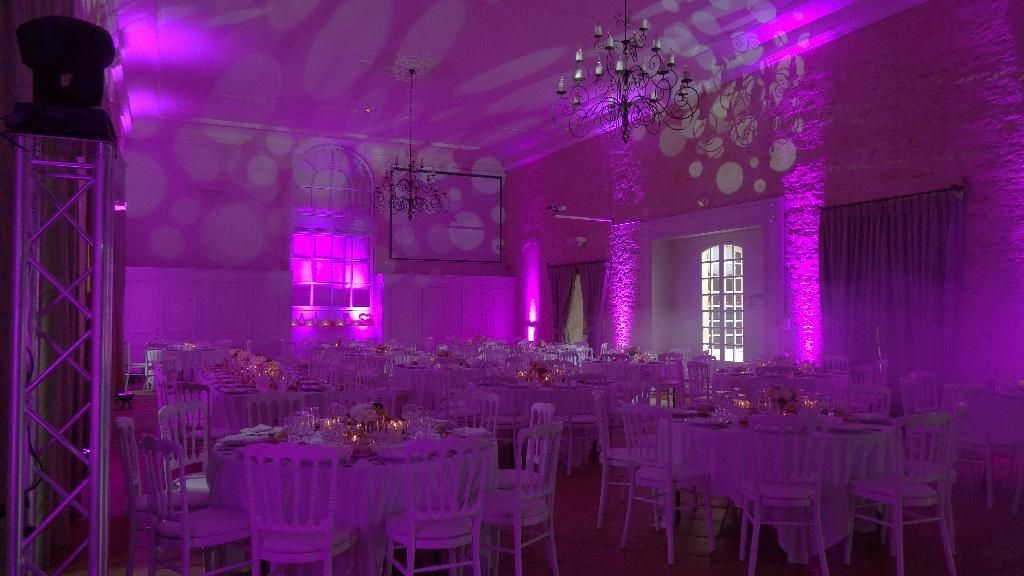 Éclairage de salle pour mariage à Rennes avec mise en lumière événementielle